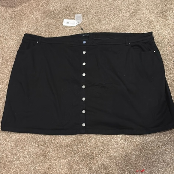 4XL black Universal standard skirt - buttons down the front - NWT - Picture 1 of 4